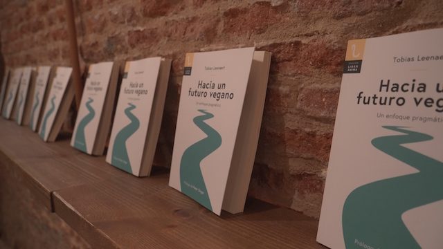 Libro «Hacia un futuro Vegano» de Tobias Leenaert ya está disponible en Amazon en español logo Animal Equality
