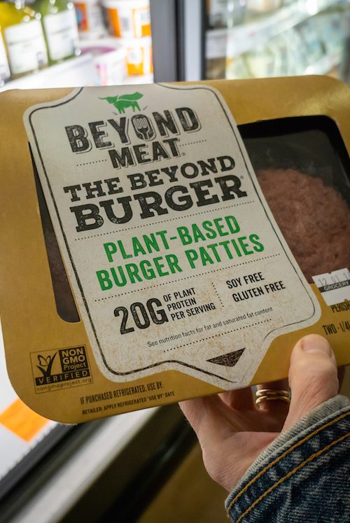 En todo el mundo la industria de alimentos se está adaptando a la tendencia irreversible que el crecimiento de la demanda de productos alternativos a la carne está marcando en el mercado.
logo Animal Equality