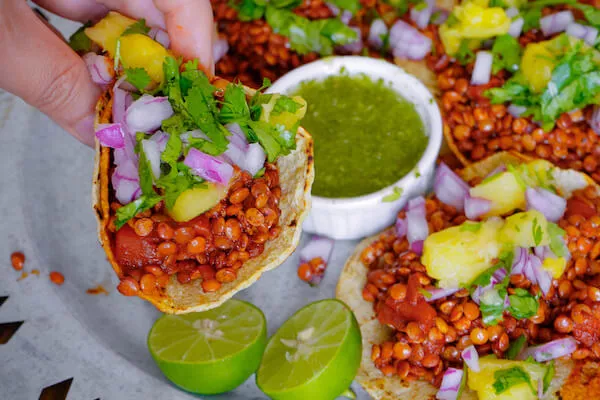 Tacos de lentejas al pastor