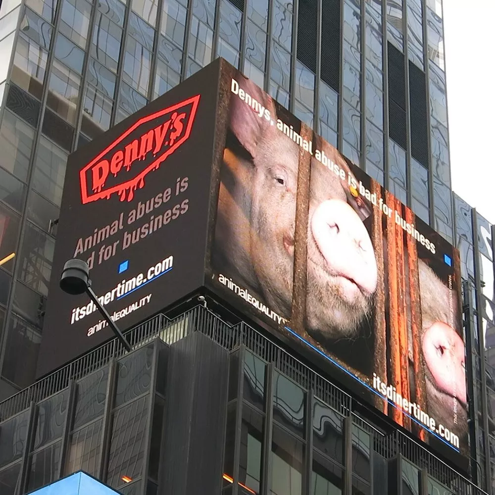 Espectacular de Igualdad Animal hacia Dennys en Times Square
