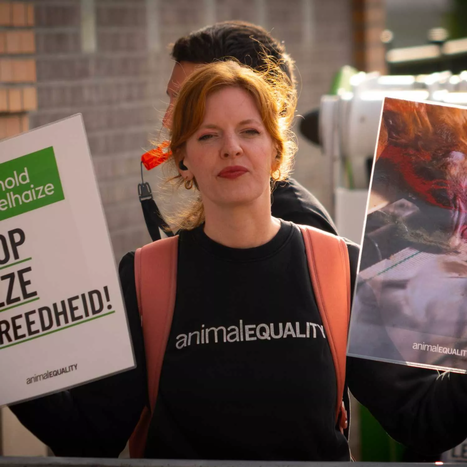 Agreden a activista durante una protesta pacífica frente a Ahold Delhaize