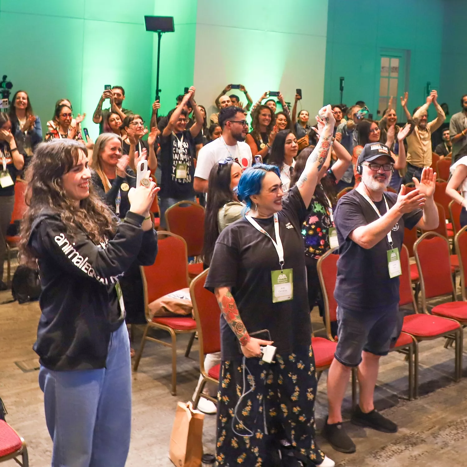 Resistencia, camaradería y fuerza: lo que se necesita para cambiar la vida de los animales en granjas