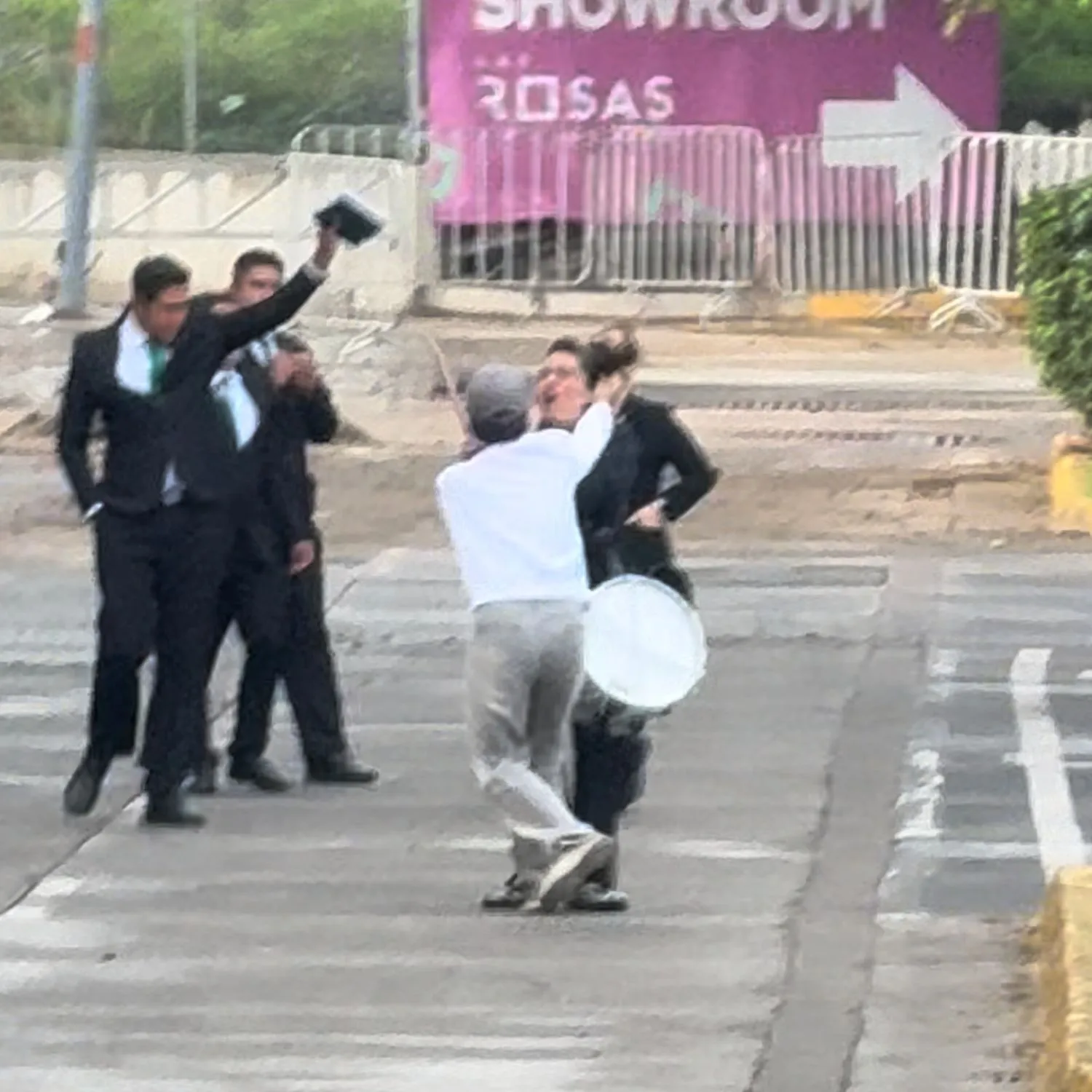Activista de Igualdad Animal es golpeada durante protesta pacífica frente a Marriott; seguridad pública no intervino